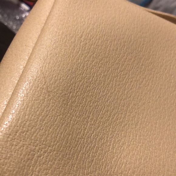 Vintage Gucci Beige Convertible Leather Crossbody Handbag with extra Beige Knob - Picture 13 of 16